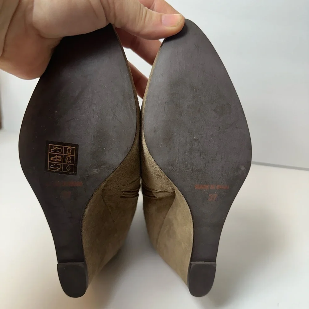 Charles David Women’s Taupe Suede Wedges Size 37 (6.5)